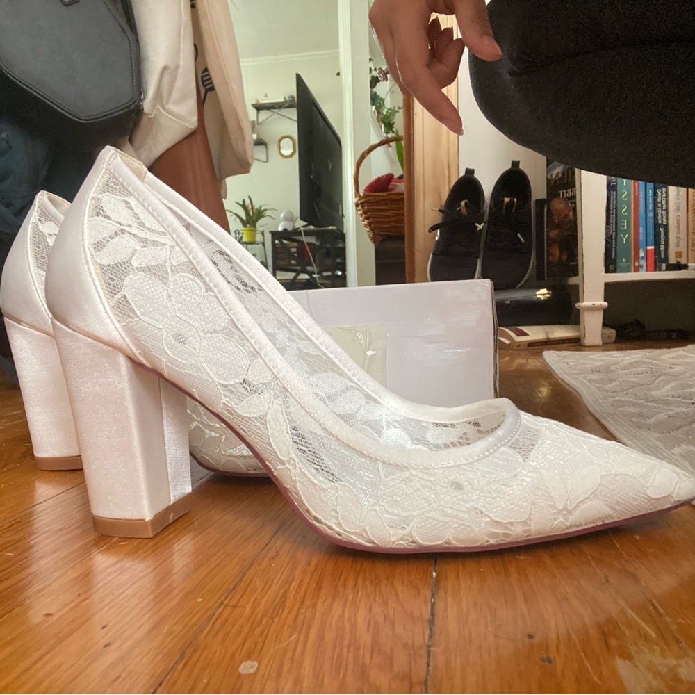 Elegant White Lace Heels ♡